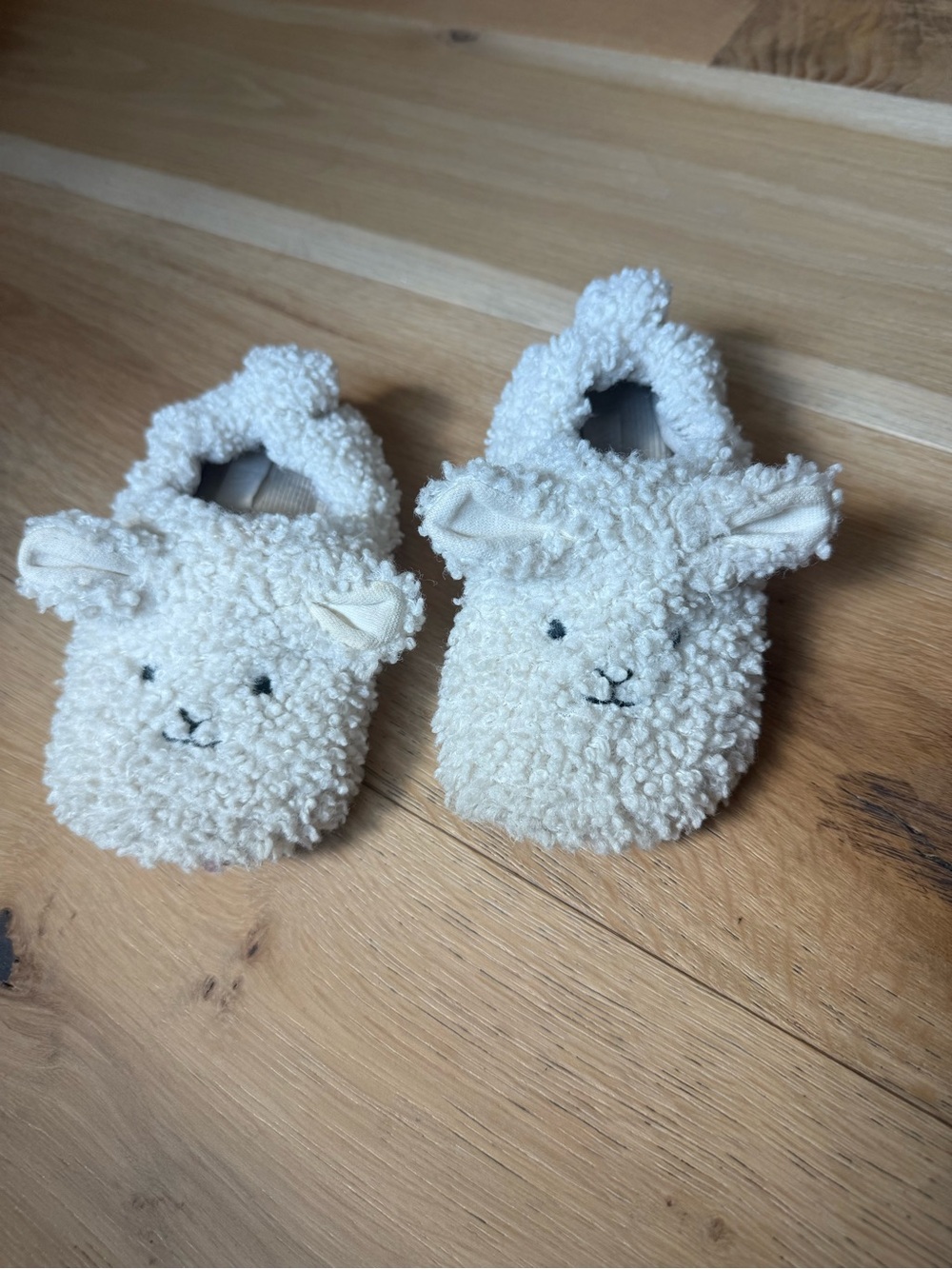 Zara Cream Plush Sheep Slippers - Unisex Kids Shoes